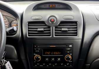 Подержанный автомобиль Nissan Almera Classic 2009 года (15 фото)