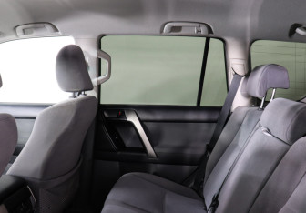 Подержанный автомобиль Toyota Land Cruiser Prado 2013 года (12 фото)