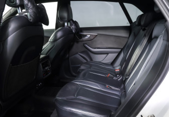 Подержанный автомобиль Audi Q8 2019 года (11 фото)