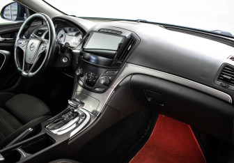 Подержанный автомобиль Opel Insignia Liftback 2013 года (9 фото)