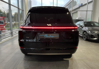 Новый LiXiang L9 2025 (5 фото)