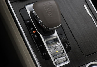 Подержанный автомобиль Hongqi H9 2022 года (19 фото)