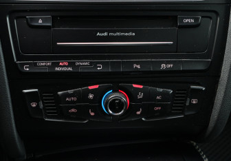 Подержанный автомобиль Audi RS 5 Coupe 2011 года (17 фото)