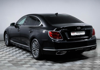 Подержанный автомобиль Kia K900 2019 года (7 фото)