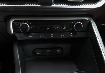 Подержанный автомобиль Kia K5 2021 года (19 фото)