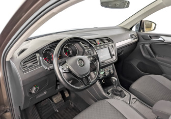Подержанный автомобиль Volkswagen Tiguan 2017 года (16 фото)