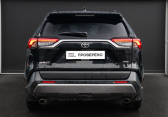 Подержанный автомобиль Toyota RAV4 2021 года (5 фото)