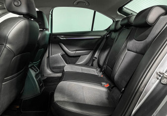 Подержанный автомобиль Skoda Octavia Liftback 2019 года (10 фото)