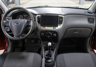 Подержанный автомобиль Kia Rio Hatchback 2008 года (14 фото)