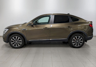 Подержанный автомобиль Renault Arkana 2021 года (8 фото)
