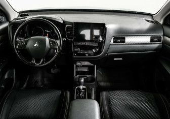 Подержанный автомобиль Mitsubishi Outlander 2016 года (7 фото)