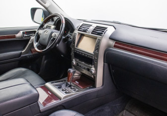 Подержанный автомобиль Lexus GX 2015 года (10 фото)