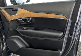 Подержанный автомобиль Volvo XC90 2021 года (25 фото)