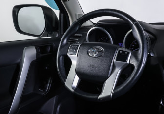 Подержанный автомобиль Toyota Land Cruiser Prado 2015 года (13 фото)