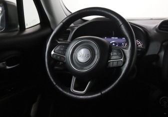 Подержанный автомобиль Jeep Renegade 2019 года (15 фото)
