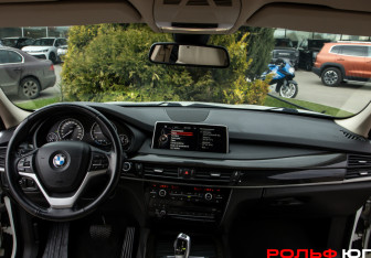 Подержанный автомобиль BMW X5 2014 года (10 фото)