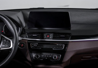 Подержанный автомобиль BMW X1 2021 года (13 фото)