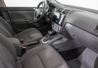 Подержанный автомобиль Volkswagen Golf Hatchback 2007 года (9 фото)