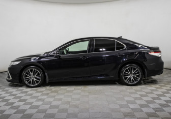 Подержанный автомобиль Toyota Camry Sedan 2021 года (8 фото)