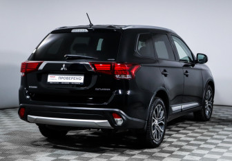 Подержанный автомобиль Mitsubishi Outlander 2015 года (5 фото)