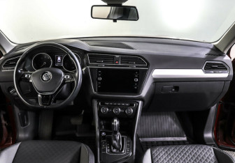 Подержанный автомобиль Volkswagen Tiguan 2019 года (8 фото)