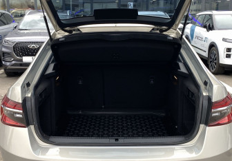 Подержанный автомобиль Skoda Superb Liftback 2019 года (10 фото)