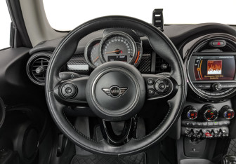 Подержанный автомобиль MINI Hatch 2019 года (21 фото)
