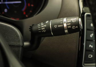 Подержанный автомобиль Jaguar F-Pace 2016 года (14 фото)