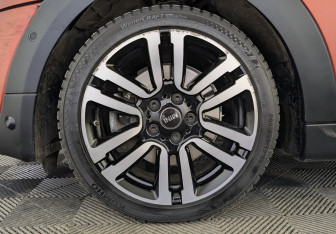 Подержанный автомобиль MINI Hatch 2020 года (12 фото)