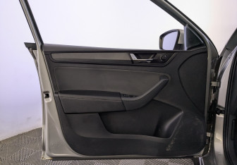 Подержанный автомобиль Skoda Rapid Liftback 2021 года (19 фото)