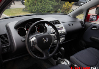 Подержанный автомобиль Honda Jazz 2008 года (10 фото)