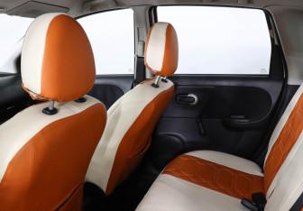 Подержанный автомобиль Nissan Note 2011 года (12 фото)