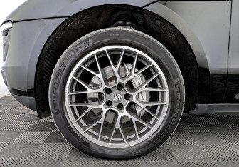 Подержанный автомобиль Porsche Macan 2015 года (18 фото)