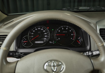 Подержанный автомобиль Toyota Land Cruiser Prado 2005 года (17 фото)