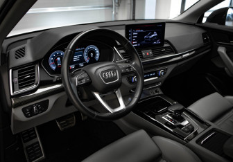 Подержанный автомобиль Audi Q5 2021 года (7 фото)