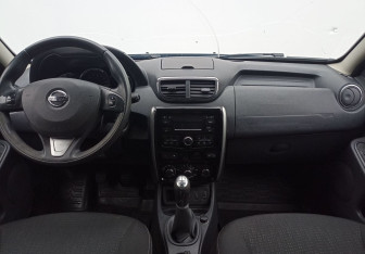 Подержанный автомобиль Nissan Terrano 2017 года (12 фото)