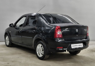 Подержанный автомобиль Renault Logan Sedan 2010 года (6 фото)