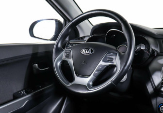 Подержанный автомобиль Kia Rio Sedan 2016 года (12 фото)