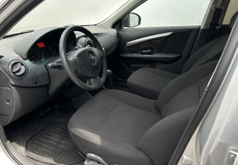 Подержанный автомобиль Nissan Almera Sedan 2013 года (9 фото)