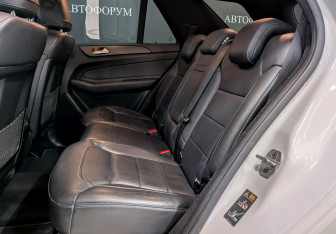 Подержанный автомобиль Mercedes-Benz GLE 2016 года (12 фото)