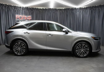 Подержанный автомобиль Lexus RX 2022 года (4 фото)
