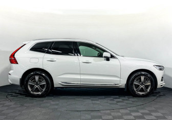 Подержанный автомобиль Volvo XC60 2019 года (4 фото)