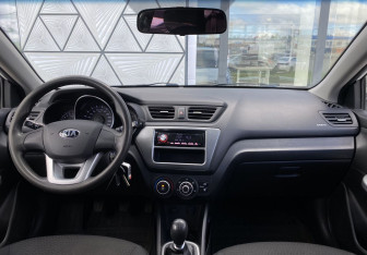 Подержанный автомобиль Kia Rio Hatchback 2015 года (11 фото)