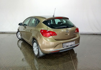 Подержанный автомобиль Opel Astra Hatchback 2014 года (7 фото)