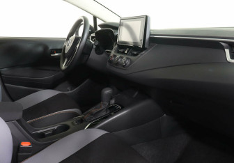 Подержанный автомобиль Toyota Corolla Sedan 2022 года (6 фото)
