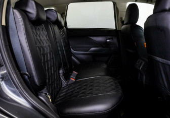 Подержанный автомобиль Mitsubishi Outlander 2020 года (13 фото)