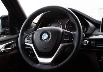 Подержанный автомобиль BMW X5 2013 года (17 фото)