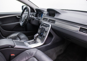 Подержанный автомобиль Volvo XC70 2012 года (9 фото)