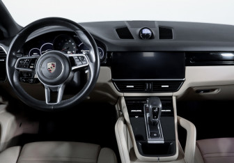 Подержанный автомобиль Porsche Cayenne 2020 года (12 фото)