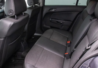 Подержанный автомобиль Opel Astra Hatchback 2006 года (11 фото)